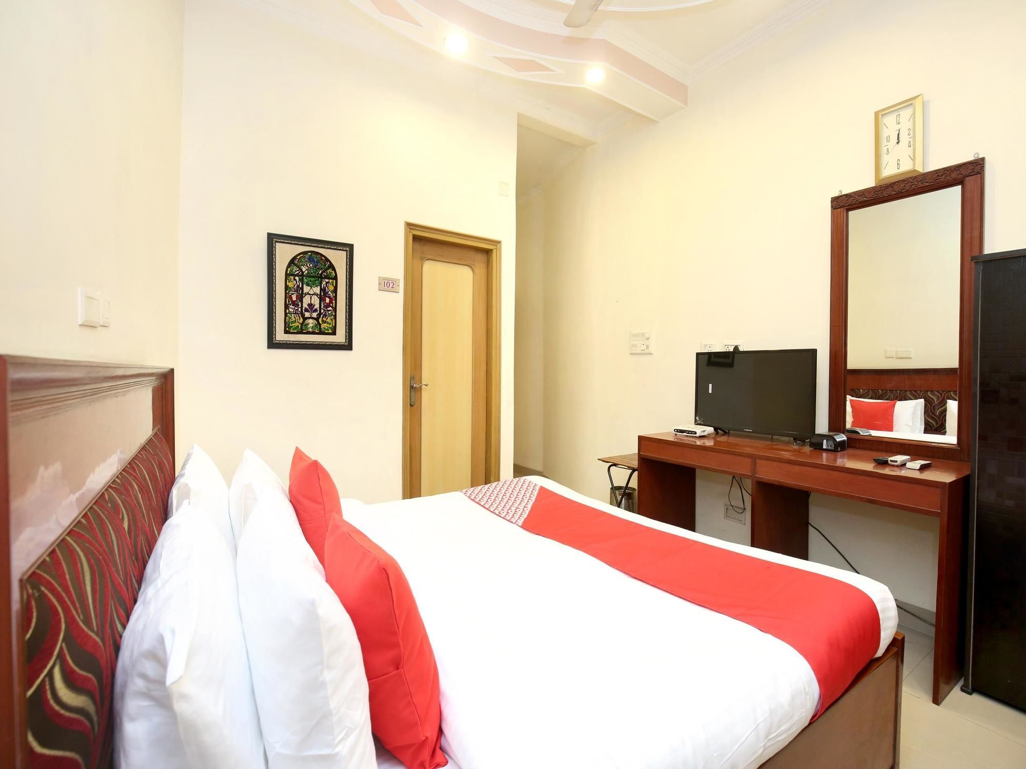Hotel O Le Bon Ton Ludhiana Exterior photo